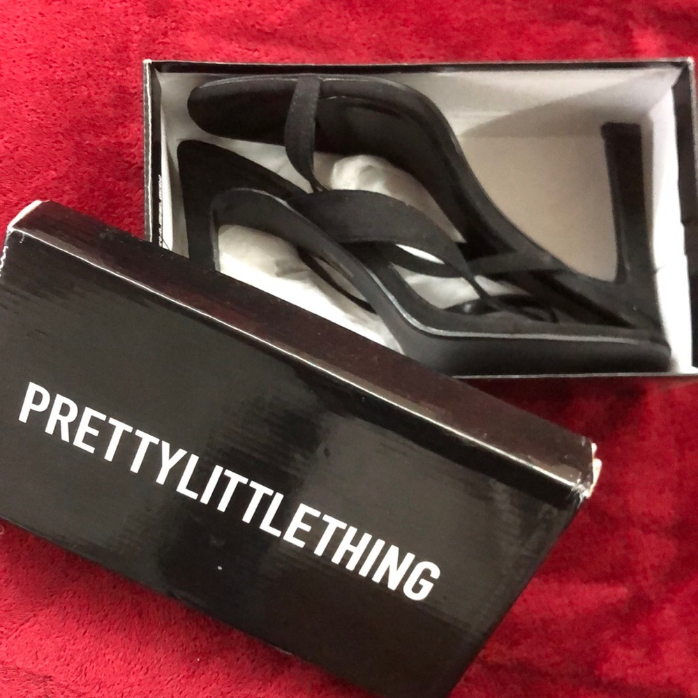 I’m selling these pretty little thing heels